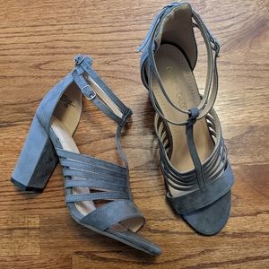 👠NWOT Strappy Heels